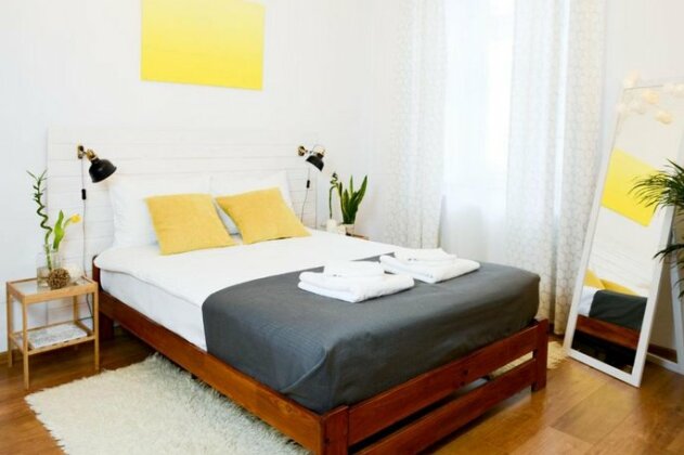 Mellow Yellow Apartment Old Town - Photo3