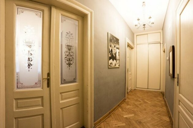 Silver Wolf Cinema - Photo2
