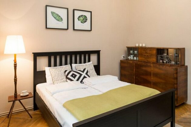 WAWELOVE spacious 3 bedroom apt 1 min to Main Sq