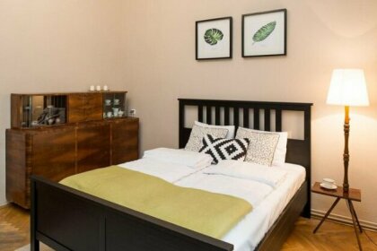 WAWELOVE spacious 3 bedroom apt 1 min to Main Sq