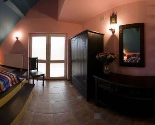 Via Villa - Photo5
