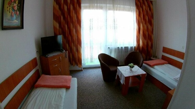 Hotel Pod Trzema Rozami - Photo3
