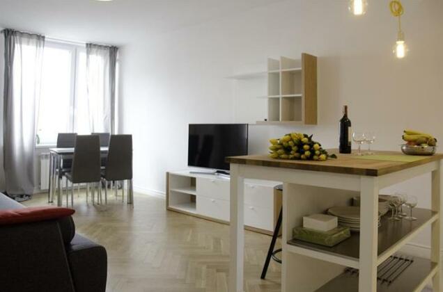 Bizzi LuxHeart of Old Town Apartment - Photo4