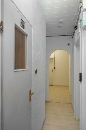 Metro Centrum Guest Rooms - Photo2