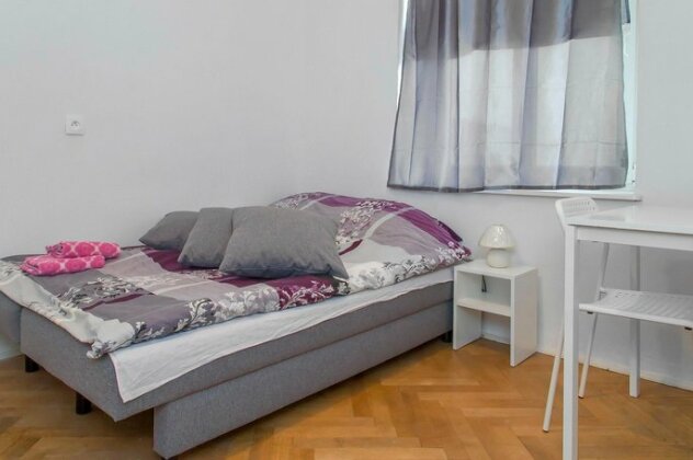 Metro Centrum Guest Rooms - Photo3
