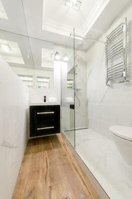 One Bed Apartment EMILII PLATER 3 - Photo4