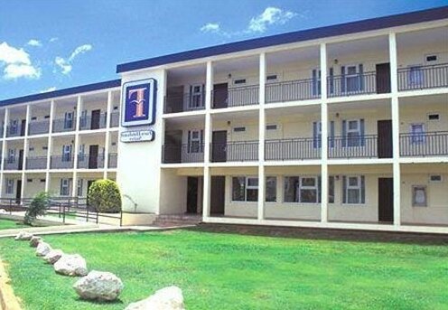 Faro Suites & Conference Center - Photo2