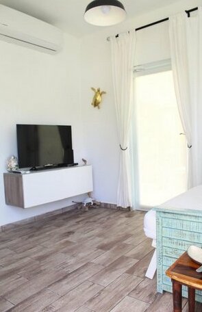 Radiant Villa Steps From Jobos Beach - Photo3