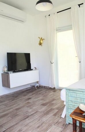 Radiant Villa Steps From Jobos Beach - Photo3