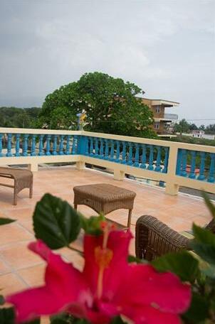 Lazy Parrot Inn & Mini Resort - Photo2