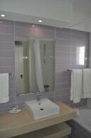 2 Br Apartment Sleeps 5 - Photo4