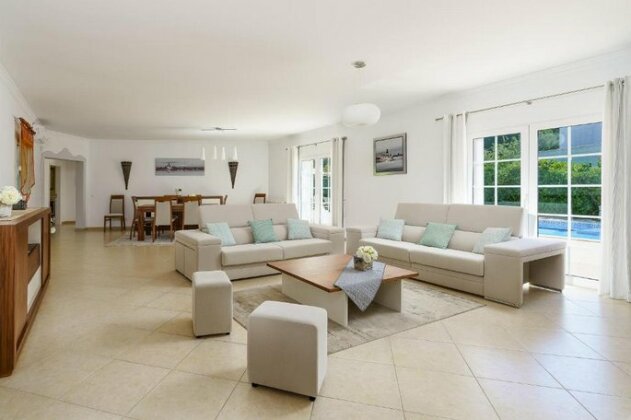 Exclusive Villa Toulouse with pool in Falesia Algarve - Photo3