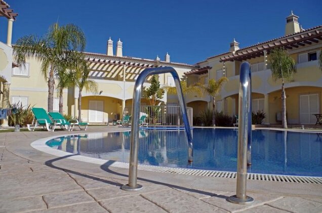 Holiday @ Poolside - Photo3