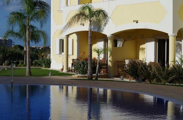 Holiday @ Poolside - Photo4