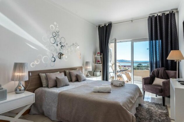 Luxury Apartment Beachfront - Photo2