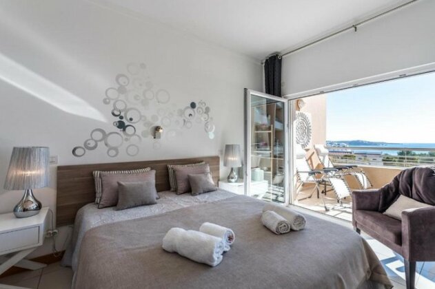 Luxury Apartment Beachfront - Photo3