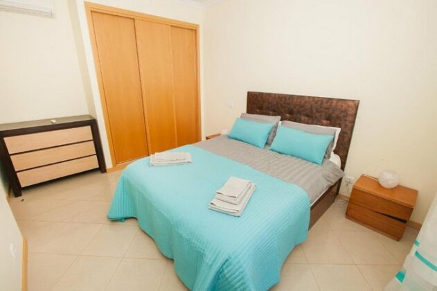 Modern commodious apartment with side sea view - Photo3