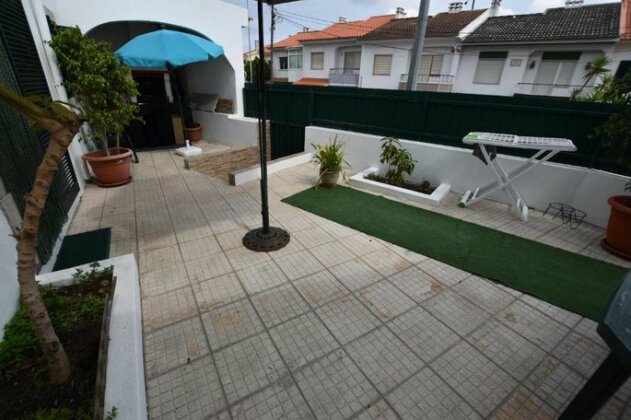 Cascais 2 bedroom house with nice pateo near Estoril Bicesse