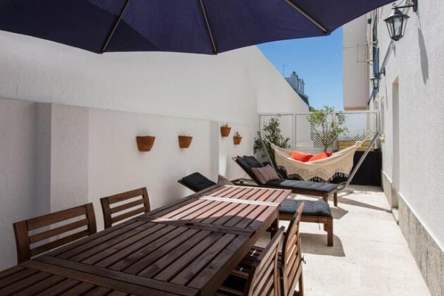 HomeySuite in Estoril Beach Apartment - Photo3