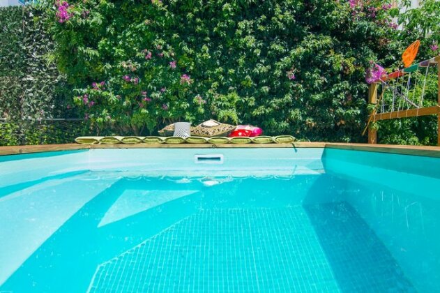 Lucky's Guesthouse - Photo2