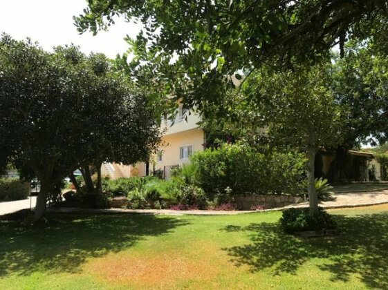 Nina and Paul's Place - Photo2