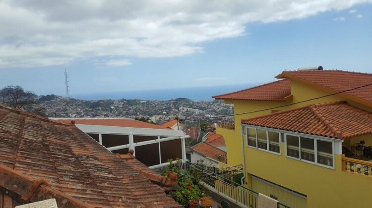 Studio in Funchal With Wonderful sea View Furnished Balcony and Wifi - 7 km From the Beach