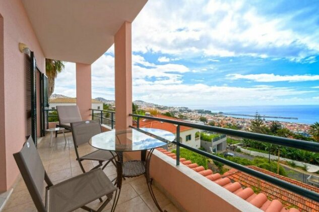 Stylish apartment with balcony and amazing views over Funchal and the sea - Photo2