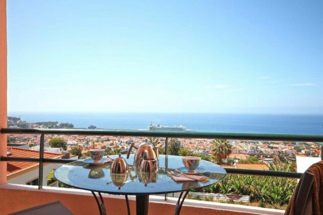 Stylish apartment with balcony and amazing views over Funchal and the sea - Photo3