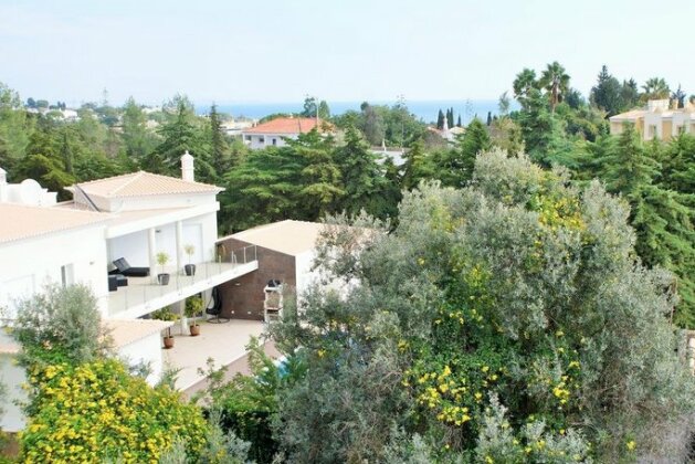 Praia Carvoeiro Villa by portugalestate