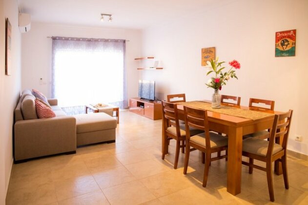 A04 - Large Modern 1 Bed Apartment with pool - Photo2