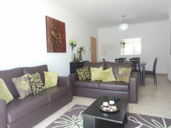 C04 - Pool View 3 Bed Apartment - Photo4