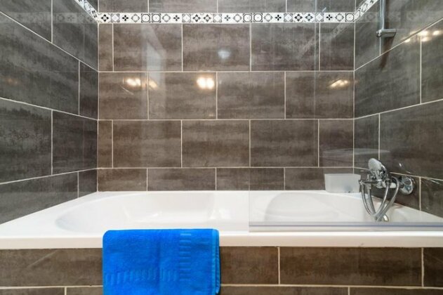 Charming and Spacious Apt in perfect Lagos location - Photo3