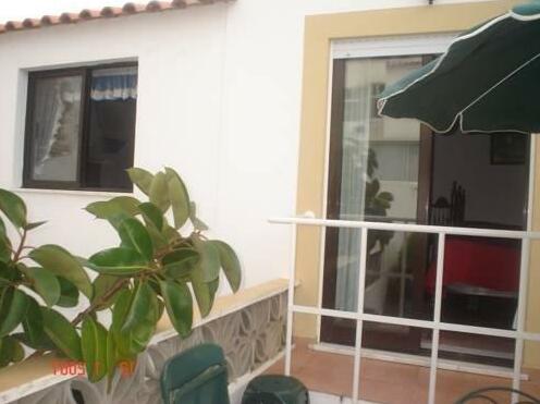 Dinas Guesthouse - Photo2