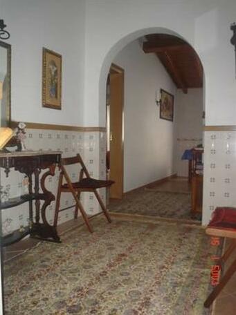 Dinas Guesthouse - Photo3