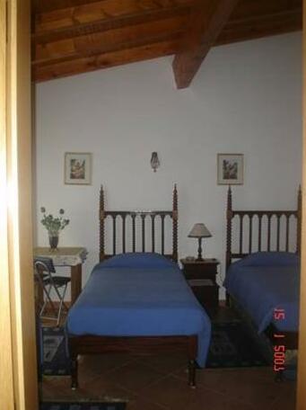 Dinas Guesthouse - Photo4