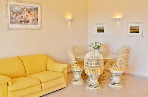 Dolphin's Place - Photo2
