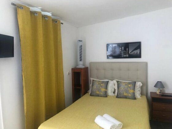 Lagos Downtown Guesthouse - Photo2