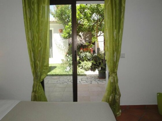 Lemon Tree Relaxing Guesthouse - Photo2