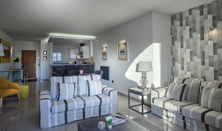 Waterside Village - Photo2