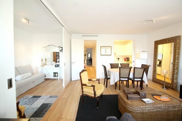 Apartment With 4 Bedrooms in Lisboa With Wonderful City View Furnished Balcony and Wifi - 15 km Fr - Photo2