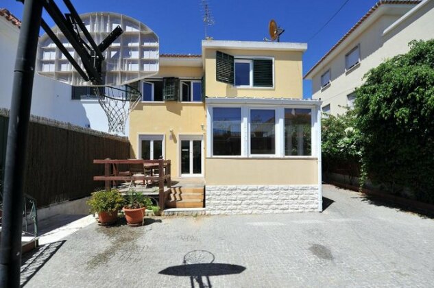 House With 5 Bedrooms in Lisboa With Wonderful City View Enclosed Garden and Wifi