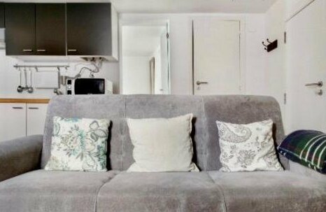 Snuggle up in the Cozy Window Nook at an Alfama Abode - Photo2