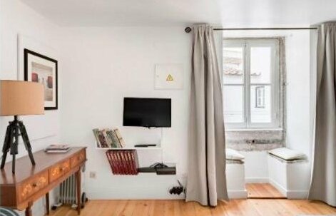 Snuggle up in the Cozy Window Nook at an Alfama Abode - Photo3