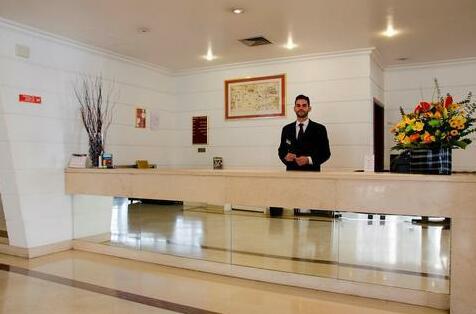 VIP Executive Marques Aparthotel - Photo5