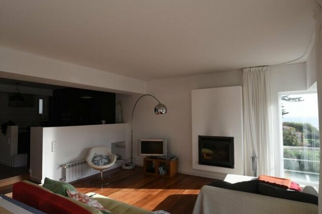Surf and Family Beach House - Photo4