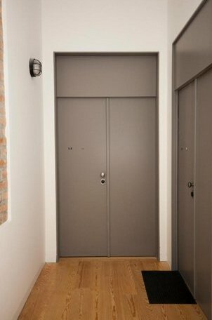 GET Lights and books in a flat - Photo5
