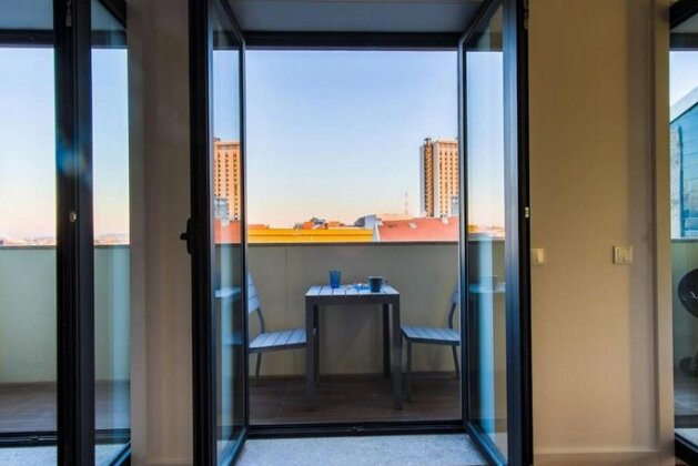 Stylish Duplex Downtown Apartment - Photo3