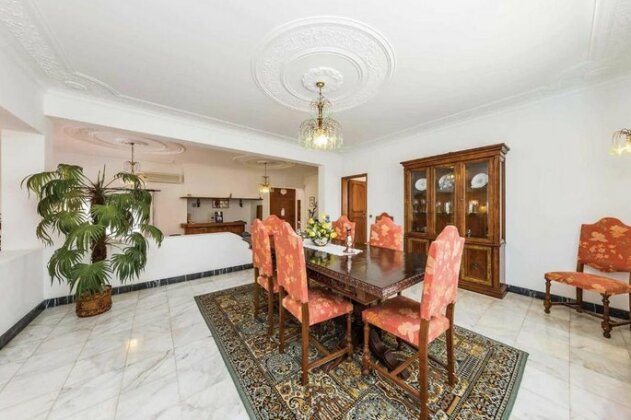 Situated in a superb position in The Old Village area - Photo5