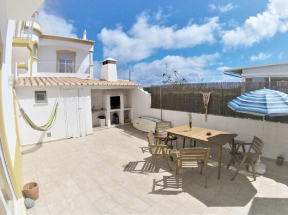 Local Guesthouse - Photo2