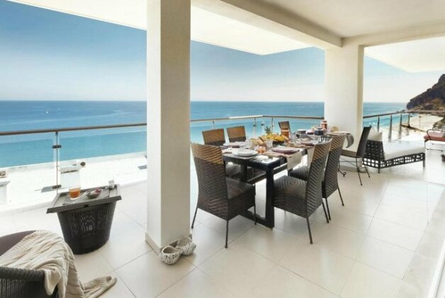 Cali Luxury Suites Bed & Breakfast - Photo4